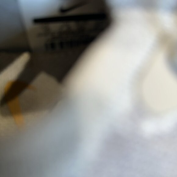 Nike Epic React Flyknit Women's Size 10 Running Shoes Vast Grey Metallic Gold - Picture 9 of 10